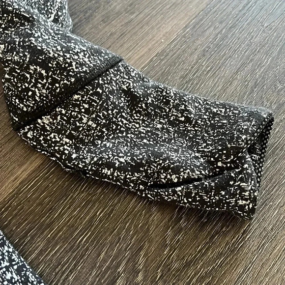 (42)Lululemon athletic longsleeve - Picture 3 of 5